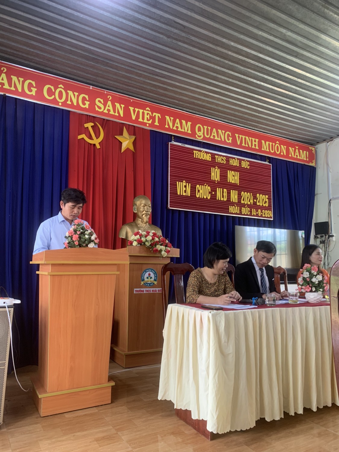 Thầy Lê Tấn Cảnh tham luận về Chuyển đổi số trong năm học 2024-2025